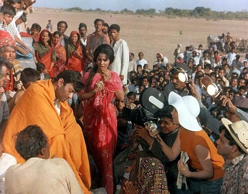 'Guide' movie behind the scenes